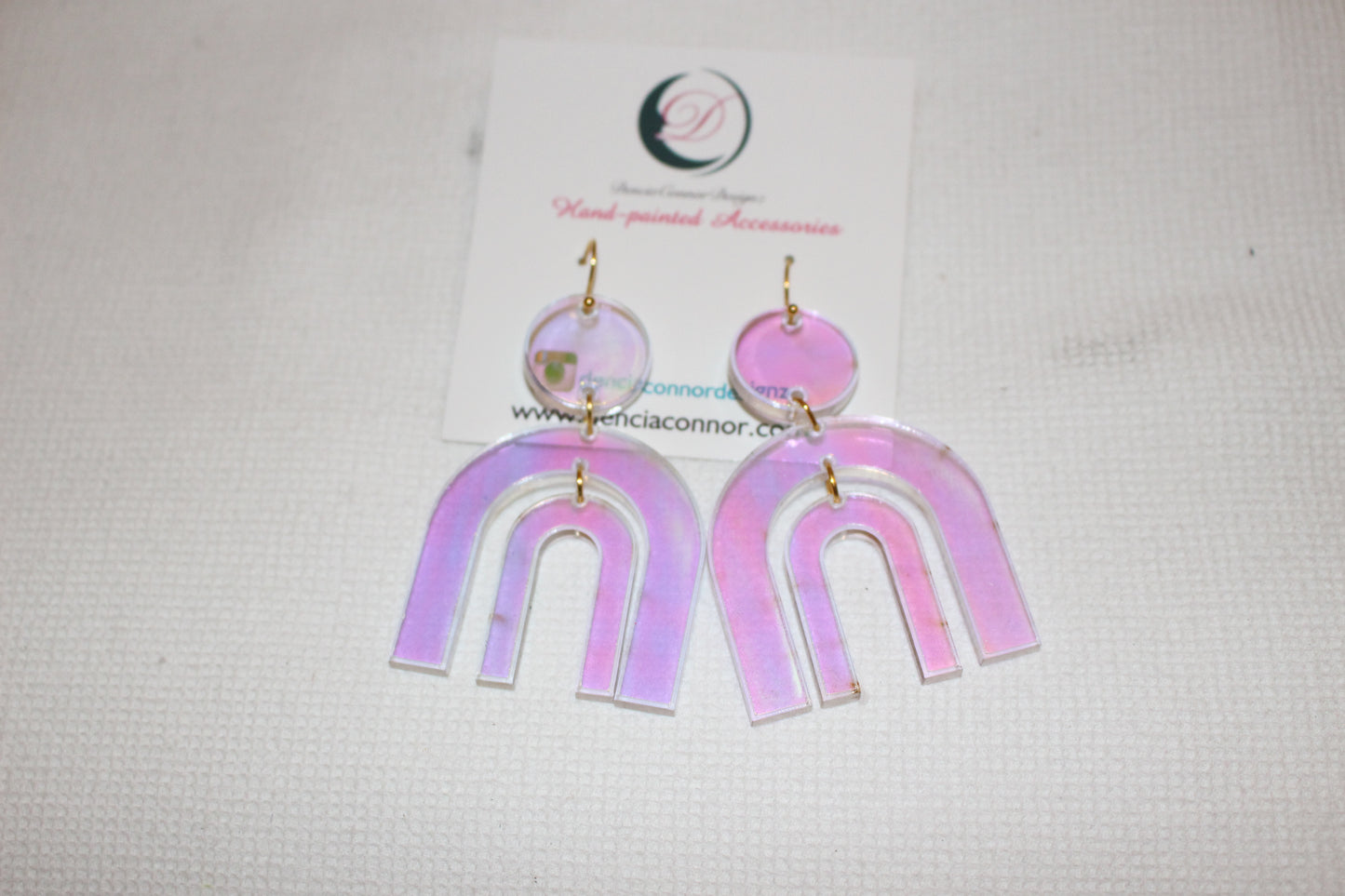 Iridescent horse shoe